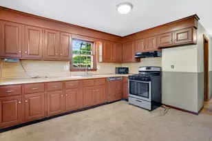 36 County Rd, Holyoke, MA 01040 - Photo 12