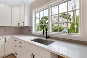 8 Crystal St, Melrose, MA 02176 - Photo 6