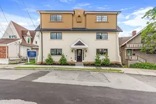 8 Crystal St, Melrose, MA 02176 - Photo 2