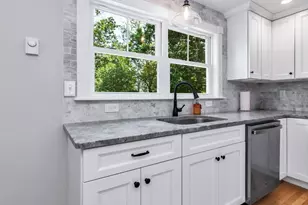 24 Jefferson St, Derry, NH 03038 - Photo 16