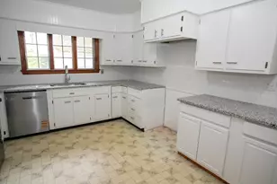 14 Pleasant St, Ware, MA 01082 - Photo 10