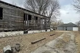 48 Brown St, Pittsfield, MA 01201 - Photo 6