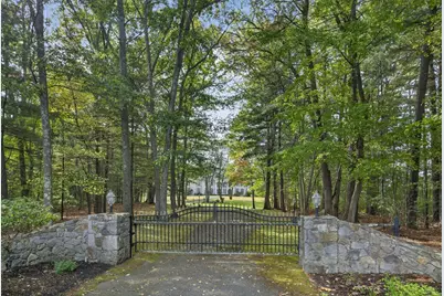 11 Elizabeth Way, Lynnfield, MA 01940 - Photo 36