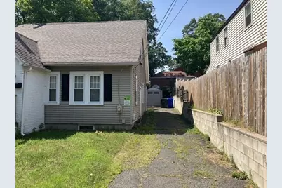 12 Carroll St, Springfield, MA 01108 - Photo 2