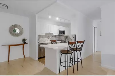 6 Whittier Pl #7E, Boston, MA 02114 - Photo 4