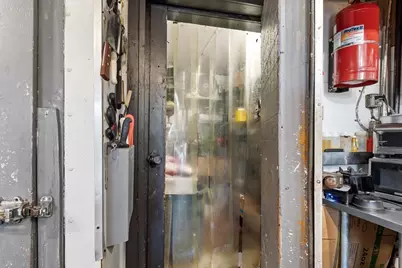 Restaurant Broadway, Lawrence, MA 01841 - Photo 4