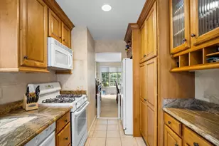 3901 Knightsbridge Close, Worcester, MA 01609 - Photo 6