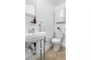 61 W Cedar St, Boston, MA 02114 - Photo 16