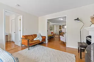 61 W Cedar St, Boston, MA 02114 - Photo 2