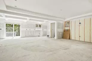 25 Bayberry Ln, Salisbury, MA 01952 - Photo 2