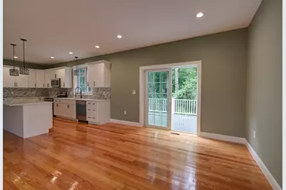 42 Roy St, Ludlow, MA 01056 - Photo 10