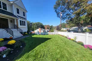 29 Beaverbrook Rd, Burlington, MA 01803 - Photo 2