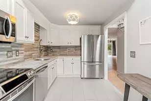 33 Barker Square Dr, Pembroke, MA 02359 - Photo 4