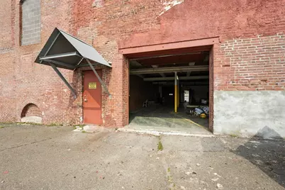 81 Sargeant St, Holyoke, MA 01040 - Photo 6