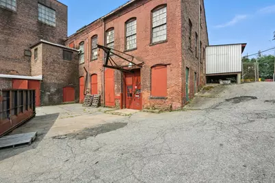 81 Sargeant St, Holyoke, MA 01040 - Photo 26