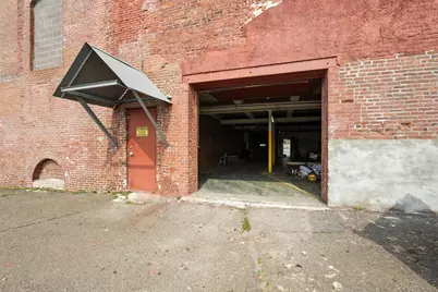 81 Sargeant St, Holyoke, MA 01040 - Photo 6