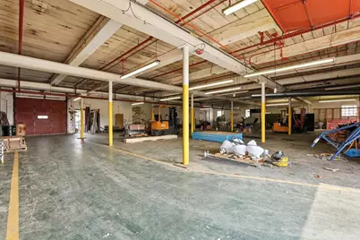 81 Sargeant St, Holyoke, MA 01040 - Photo 8