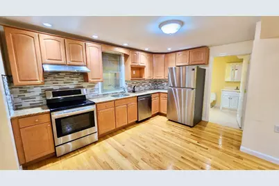 717 Middlesex St, Lowell, MA 01851 - Photo 6