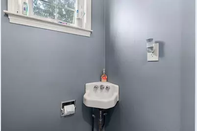 127 Hillberg Ave, Brockton, MA 02301 - Photo 14