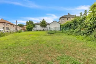 96 Lyons St, Springfield, MA 01151 - Photo 32