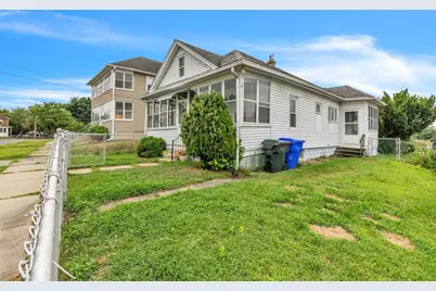 96 Lyons St, Springfield, MA 01151 - Photo 2