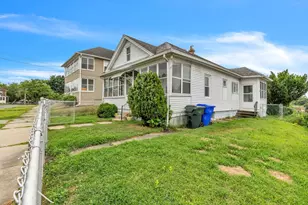 96 Lyons St, Springfield, MA 01151 - Photo 2