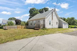 421 Huttleston Ave, Fairhaven, MA 02719 - Photo 2