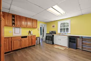 421 Huttleston Ave, Fairhaven, MA 02719 - Photo 8