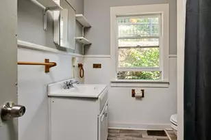 111-113 Deerfield St, Greenfield, MA 01301 - Photo 10