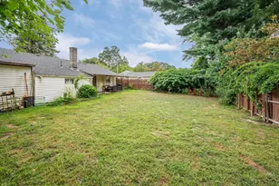 35 Bernadette St, Fitchburg, MA 01420 - Photo 6