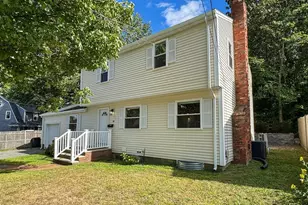 282 Pleasant St, Marblehead, MA 01945 - Photo 4