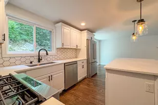 282 Pleasant St, Marblehead, MA 01945 - Photo 10