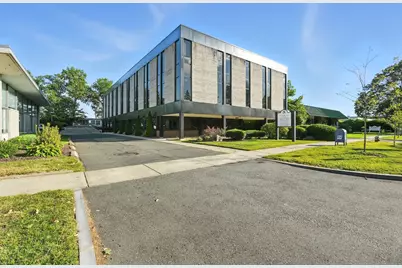 117 Park Ave, West Springfield, MA 01089 - Photo 1