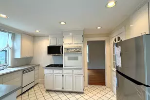 36 Pond St, Marblehead, MA 01945 - Photo 6