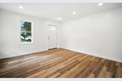 150 Seymour Ave, Springfield, MA 01109 - Photo 14
