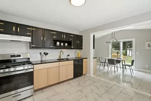 77 Coleman St, Springfield, MA 01109 - Photo 8