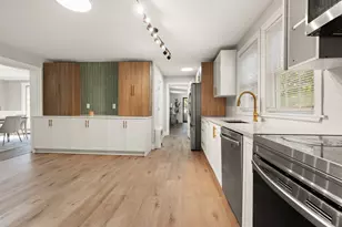 34 West St, Westford, MA 01886 - Photo 2