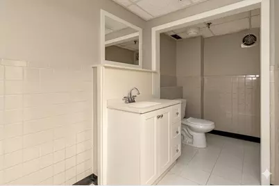 468 Essex St, Lawrence, MA 01840 - Photo 18