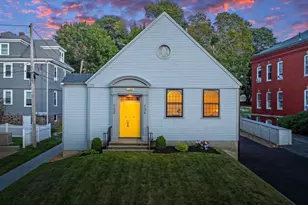 132 Elm St, Marblehead, MA 01945 - Photo 36