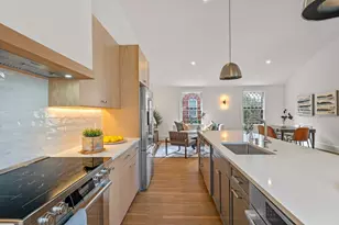 132 Elm St, Marblehead, MA 01945 - Photo 10