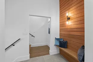 132 Elm St, Marblehead, MA 01945 - Photo 4