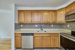 87 Cedar St, Malden, MA 02148 - Photo 4