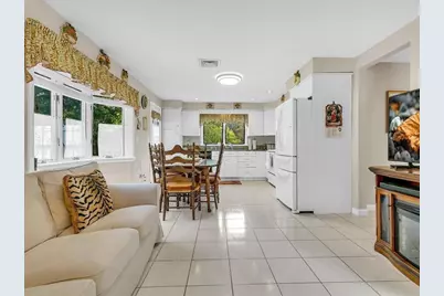 51 Walnut St, Saugus, MA 01906 - Photo 2