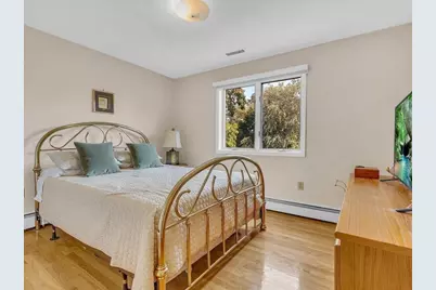 51 Walnut St, Saugus, MA 01906 - Photo 16