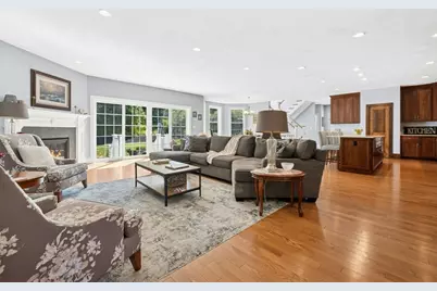 246 Washington St, Franklin, MA 02038 - Photo 8