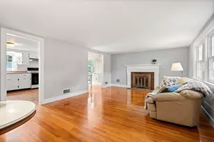 100 Village St, Marblehead, MA 01945 - Photo 4