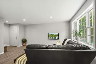 33 Kennedy Dr, Chelmsford, MA 01863 - Photo 10