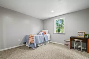 33 Kennedy Dr, Chelmsford, MA 01863 - Photo 16