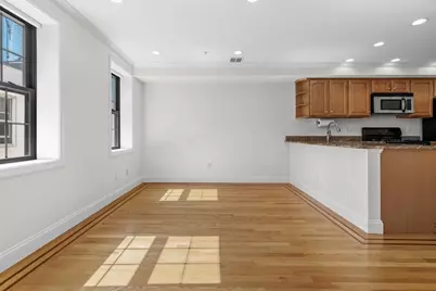 11 Wiget St #11-4, Boston, MA 02113 - Photo 6