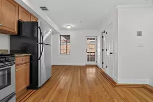 11 Wiget St, Boston, MA 02113 - Photo 8